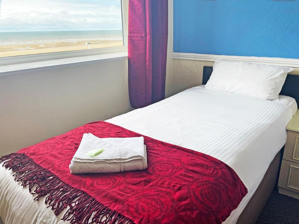Sapphire Hotel Blackpool Promenade Exterior photo